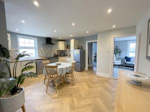 SYDNEY STREET- click for photo gallery